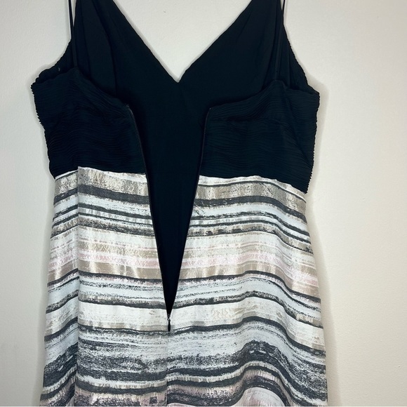 Badgley Mischka Metallic Miramare Gown Size 10 - Picture 9 of 13